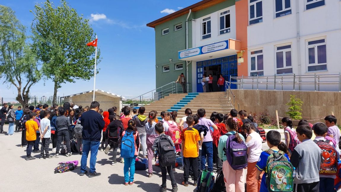 Okulumuzda 19 Mayıs Atatürk'ü Anma, Gençlik ve Spor Bayramı kutlamaları yapıldı.